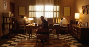 Este jueves llega a las salas de cine “La Familia” una película sobre las estafas piramidales