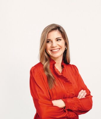 Autora del libro «Cómo hacer que te pasen cosas buenas» llega a RD con su gira 2025