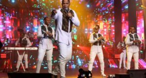 Johnny Vive: Un homenaje vibrante al legado del Caballo Mayor