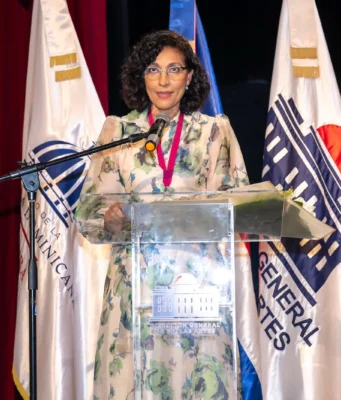 Aidita Selman recibe la Medalla al Mérito de las Bellas Artes