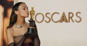Zoé Saldaña hace historia al ganar el Oscar: un recorrido por su trayectoria y reconocimiento de su origen dominicano