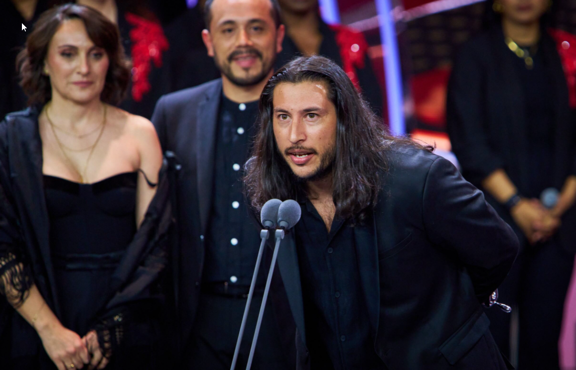 Rodrigo García agradece el Premio Platino a Cien años de soledad. FOTO DE PRENSA EGEDA