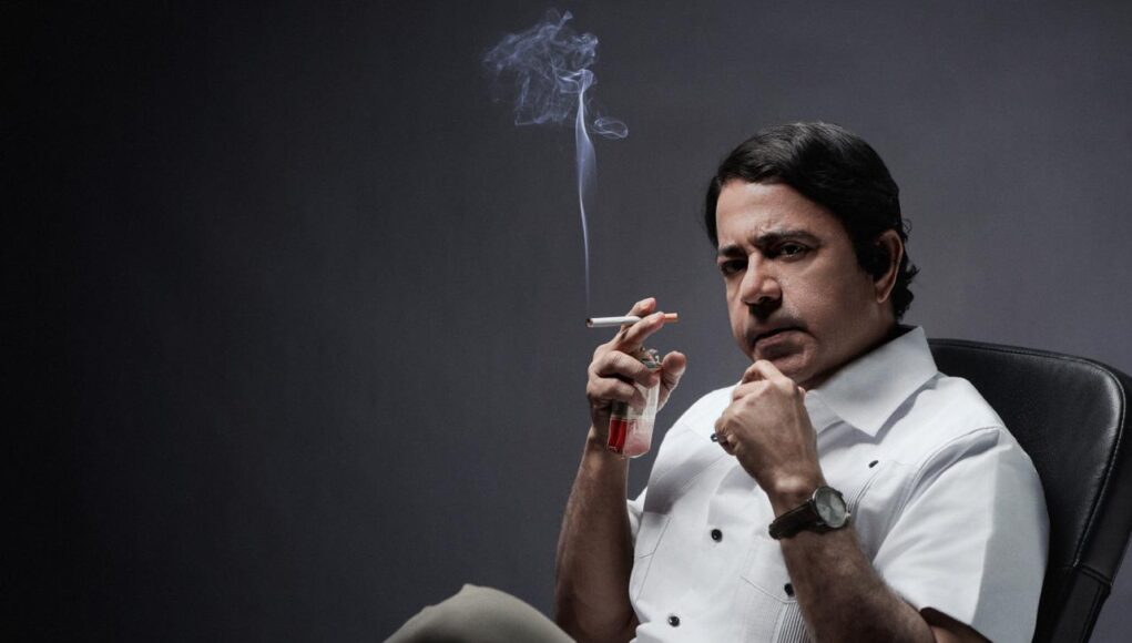 Francis Cruz, en el rol de René del Risco  frente al montaje del cuento Ahora que vuelvo Ton, que se presenta en Sala Ravelo del Teatro Nacional del 23 de mayo al primero de junio.