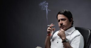 Ahora que vuelvo, Ton, lírica nostalgia de René del Risco, llega a Sala Ravelo del TN Francis Cruz, en el rol de René del Risco frente al montaje del cuento Ahora que vuelvo Ton, que se presenta en Sala Ravelo del Teatro Nacional del 23 de mayo al primero de junio.