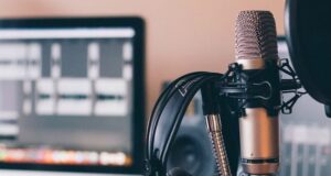 Cineastas dominicanos lanzan Cine en Vinilo Podcast: un viaje sonoro por el cine, la música y la cultura pop