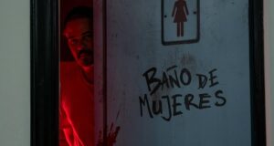 Baño de Mujeres: la incursión de Caribbean Films en el terror y el suspenso