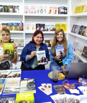 Libro Sonrisas para toda la vida con buena acogida en FILSD 2025