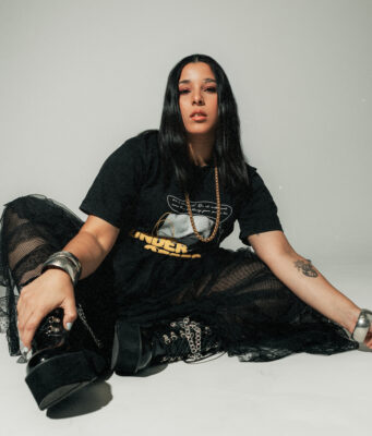 Merlis Camilo une historias de su nuevo EP en videoclip de “Busco”