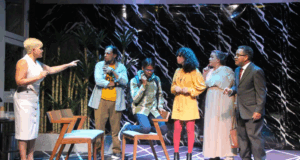 «Toc Toc regresa con renovado humor y brillantes actuaciones»