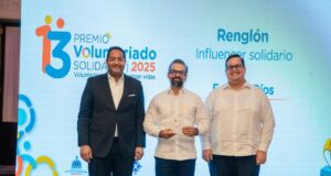 Ernesto Ríos recibe galardón Influencer Solidario 2025 en el Premio Nacional Voluntariado Solidario