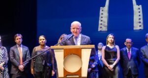 Reconocen con Premio Carrau a Robert Carrady en Festival de Cine de Funglode