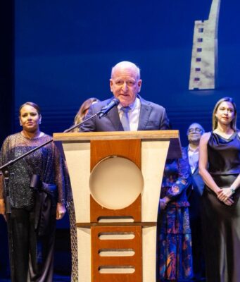 Reconocen con Premio Carrau a Robert Carrady en Festival de Cine de Funglode