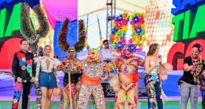 Carnaval de Santiago inicia con un derroche de colorido y lleno de innovaciones