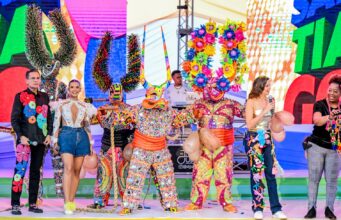 Carnaval de Santiago inicia con un derroche de colorido y lleno de innovaciones