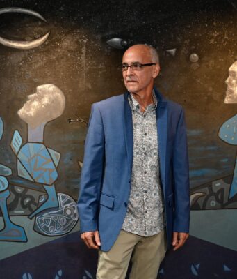 Inauguran exposición “Caos & Equilibrio”, del pintor dominicano Máximo Caminero