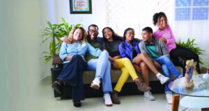 Abinader destaca mayor modernización de la TV pública y producción de series nacionales