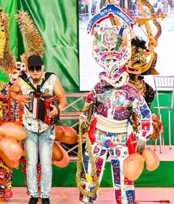 Carnaval de Santiago cierra su segundo domingo a golpe de música y del clásico Lechón