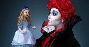 Patricio León vuelve con “Alicia en el país de las maravillas”