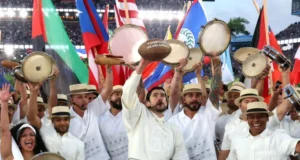 “Cine vivo” en el escenario más visto del mundo