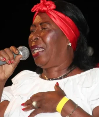 Fallece Enerolisa Núñez, emblemática “Reina de la Salve” y voz del folclore dominicano