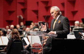 José Antonio Molina convierte la música en reflexión filosófica en “Conversaciones con el maestro Molina”