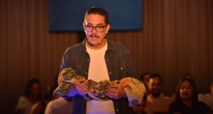 Luis José Germán convierte el teatro en un acto de esperanza en «Todas las cosas maravillosas»