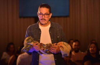 Luis José Germán convierte el teatro en un acto de esperanza en «Todas las cosas maravillosas»