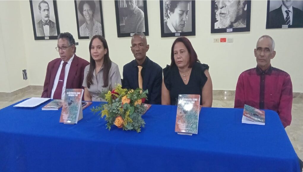 La mesa principal del acto