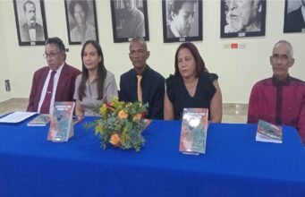 Cesáreo Silvestre presenta su libro «El documental como memoria y voz», dedicado a René Fortunato