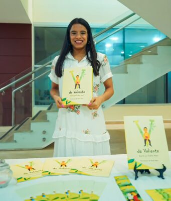 Esther Amaro Castillo presenta V de valiente, un libro infantil sobre migración y valentía